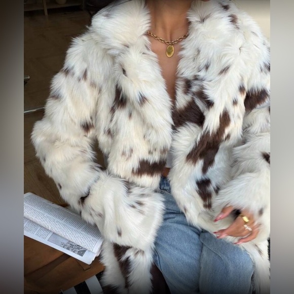 ✨NEW Stylish Black and White Faux Fur Coat - Picture 5 of 8